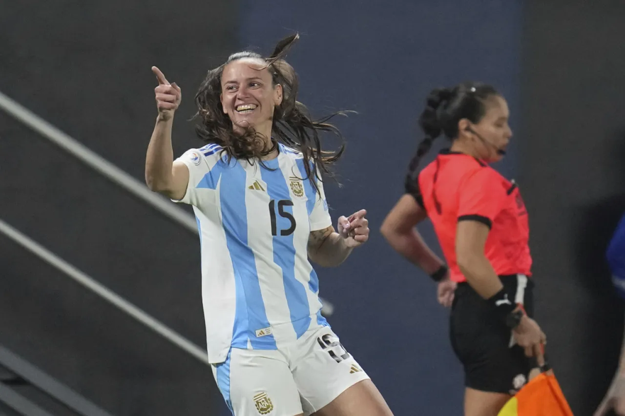 Uruguay golea a Chile y avanza a semifinales de la Copa América Femenina