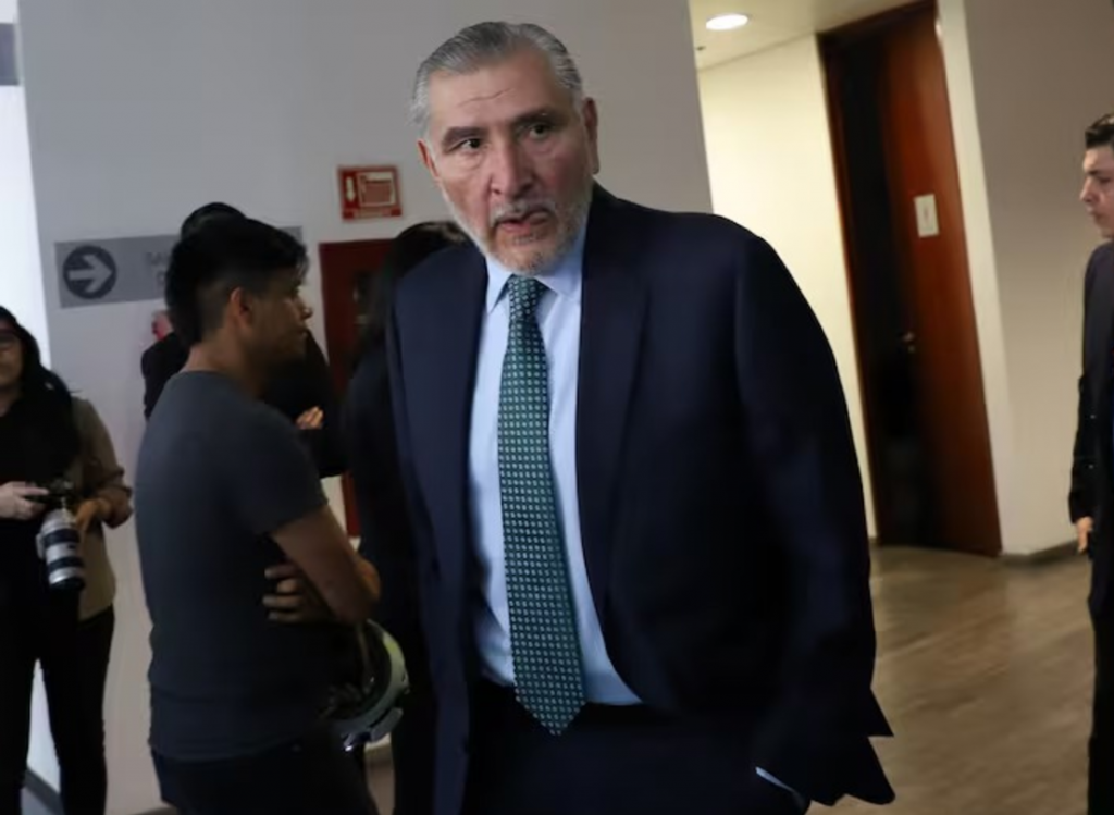 Acorralan a Adán; exigen enjuiciarlo