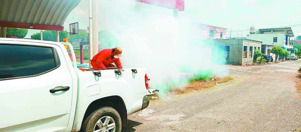 Guerrean por plaga de zancudos en Macuspana