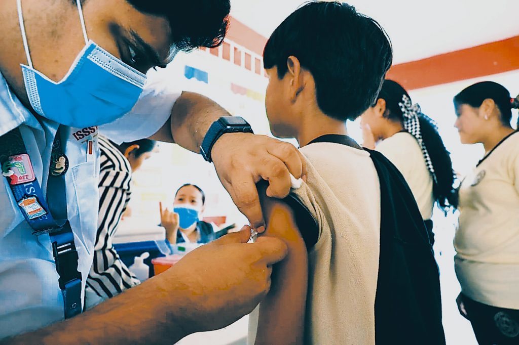 Descartado el uso obligatorio de cubrebocas por sarampión: Javier May