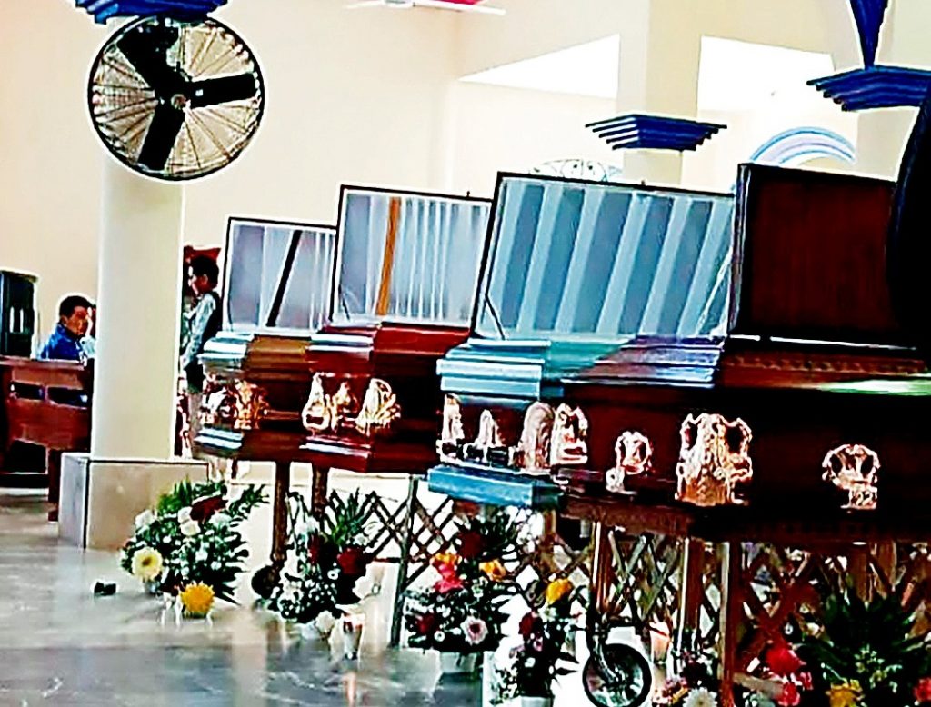 Llora Mecoacán a víctimas de ataque